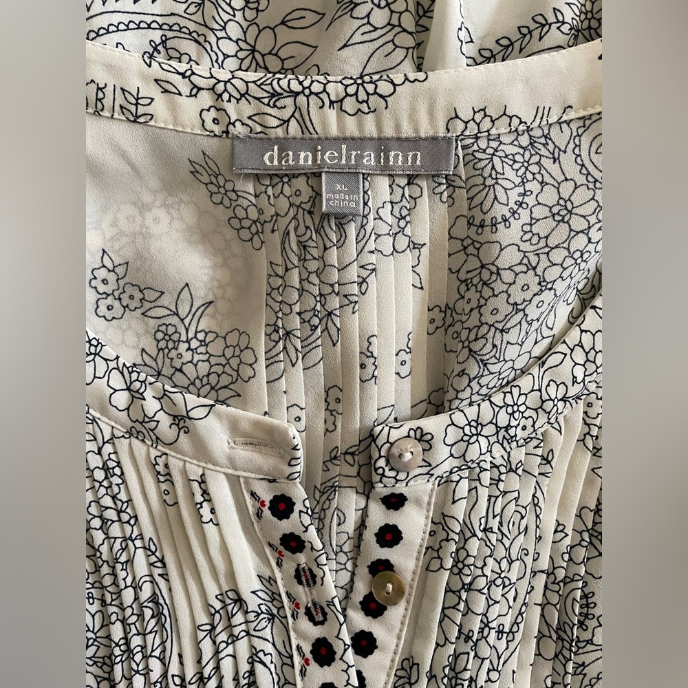 Daniel Rainn Black and White Paisley Blouse - Picture 4 of 5